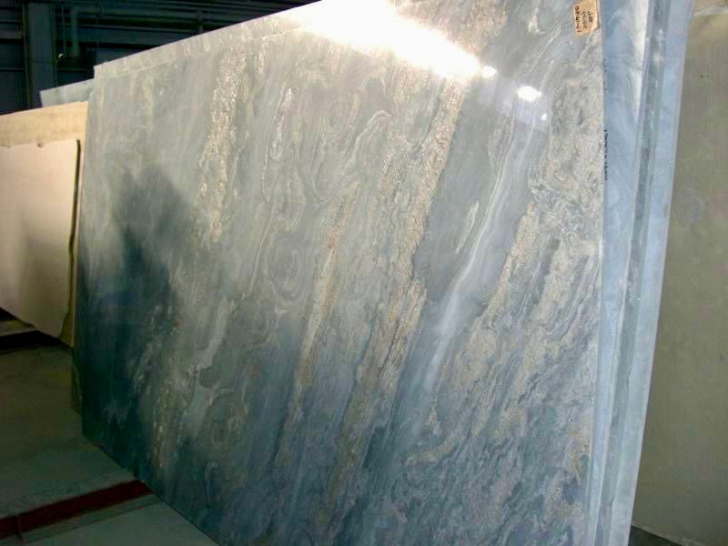 300種類以上の各国から取り寄せた本物の天然大理石を使用し、大理石テーブル、カウンター、お部屋の壁やお風呂など、インテリア、内装の施工を―ダーメイドで承ります