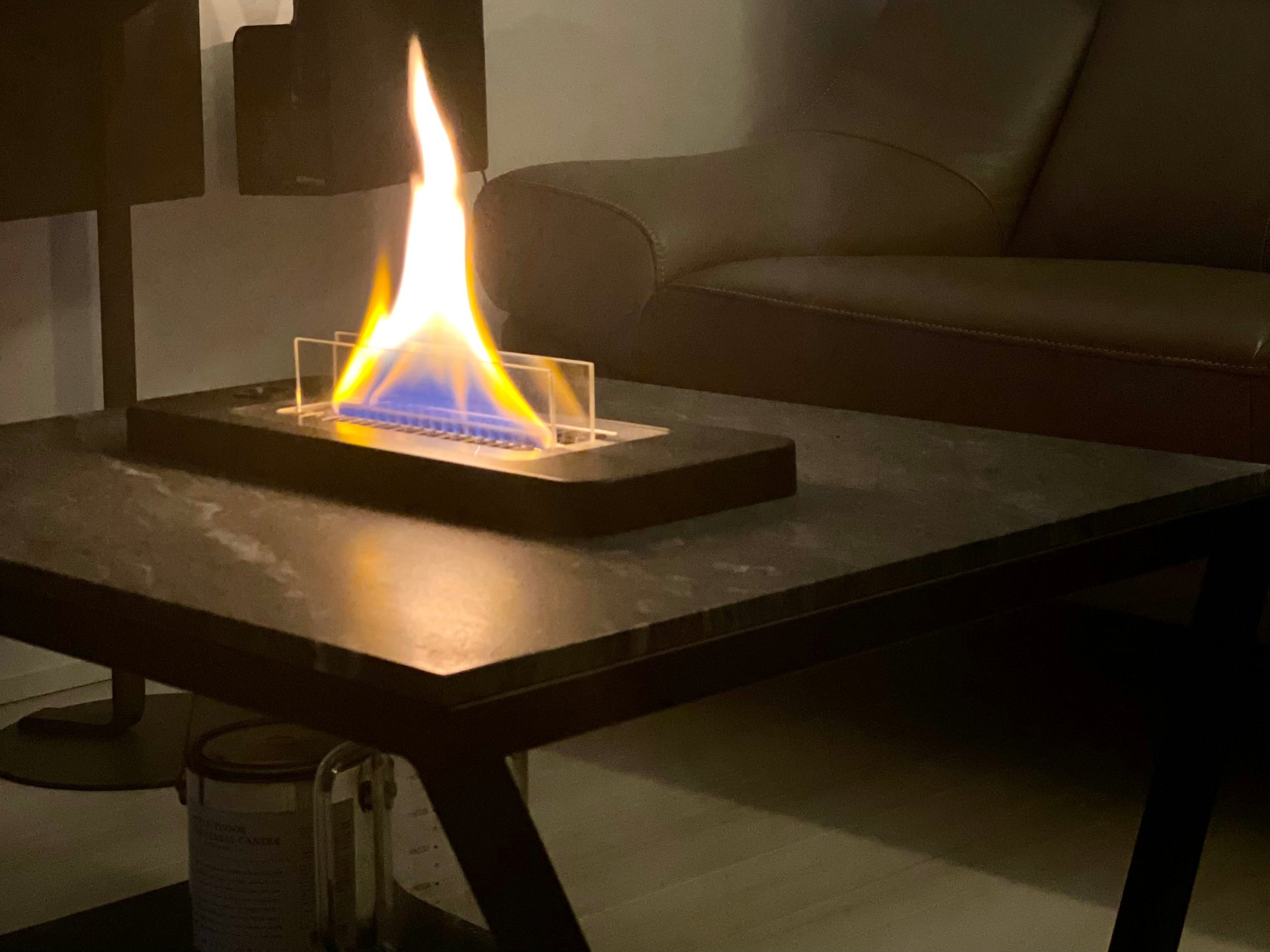 バイオエタノール暖炉と組み合わせられる、セミオーダーメイドの、本物の大理石ローテーブルまたは大理石センターテーブル